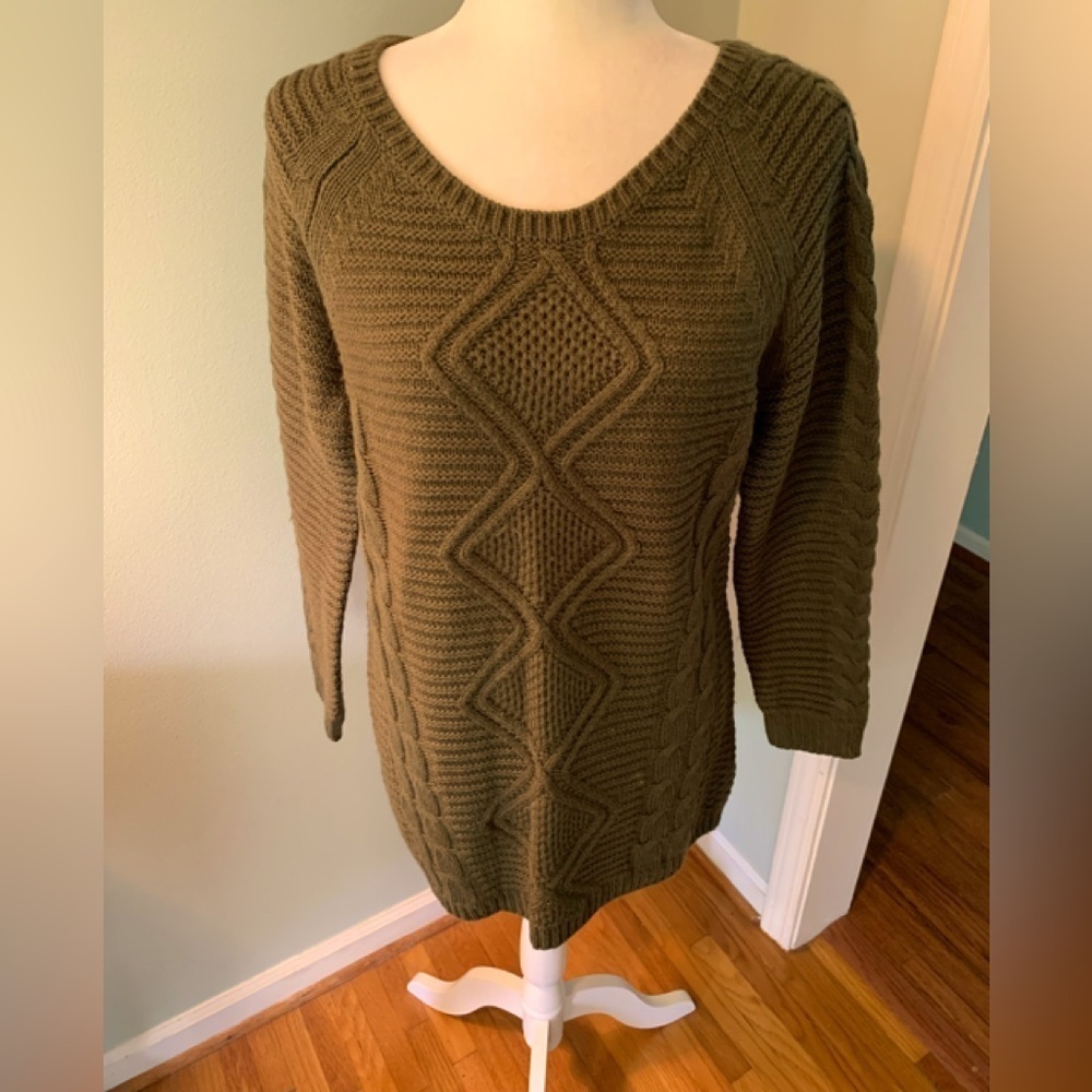 VENUS olive Cable Knit Sweater, size M